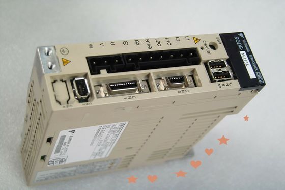 AMPLIFICATEUR SERVO 200-230V 0.6A 50W à C.A. de Yaskawa SGDS-A5A15A NOUVEAU
