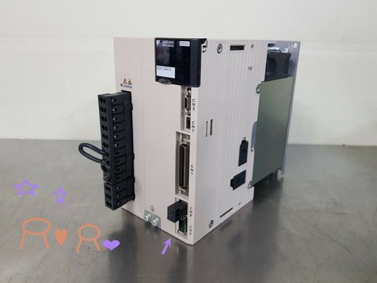 AMPLIFICATEUR SERVO 200-230V 7.3A 1.5KW à C.A. de Yaskawa SGDV-120A01A NOUVEAU