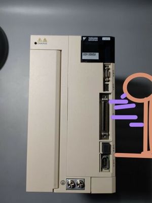 AMPLIFICATEUR SERVO 200-230V 9.7A 2KW à C.A. de Yaskawa SGDV-180A01A NOUVEAU